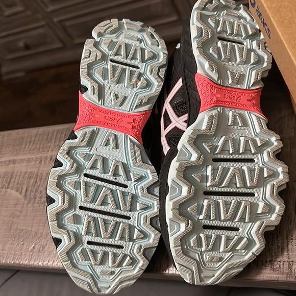 ASICS size 5 - Picture 2 of 4